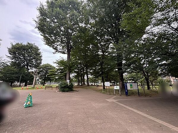 中野区本五ふれあい公園 徒歩5分。 340m