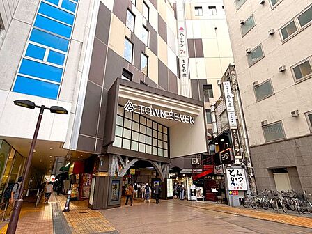 タウンセブン 徒歩11分。 870m