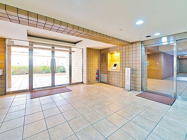 来訪者を確認できるTVモニター付オートロックマンション。安心感があります。