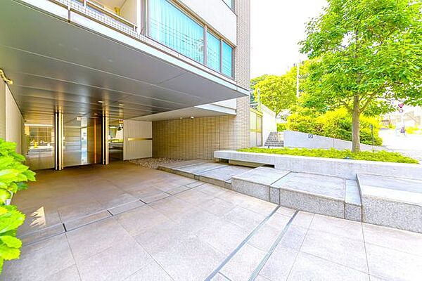 掃除の行き届いた綺麗なエントランス。管理体制良好です。