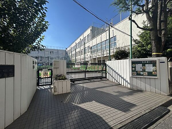 新宿区立江戸川小学校 徒歩2分。 110m