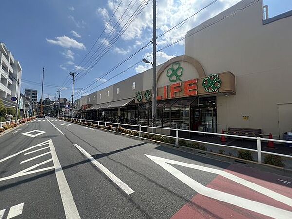 ライフ中野新井店 620m