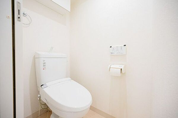 【トイレ】清潔感と機能性を兼ね備えたトイレは、住まい全体の快適性を高めます。