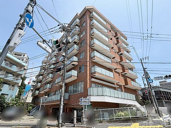 【外観】エントランスから建物全体まで清潔感があり、住まいとしての品格を感じられます。