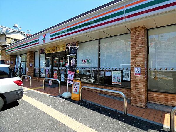 セブンイレブン文京春日1丁目店 徒歩2分。 110m