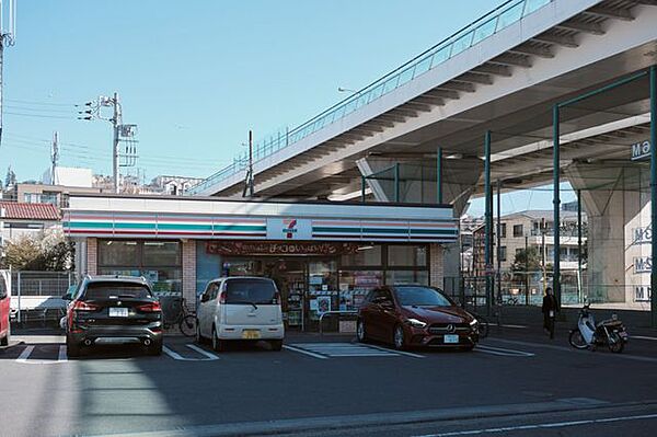 セブンイレブン横浜東川島町店 徒歩4分。 290m