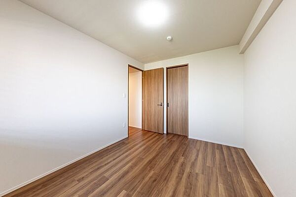 広さを抑えたお部屋は、お子さまのお部屋としてはもちろんの事、趣味部屋、書斎やテレワークのスペースとしても、様々な用途で活用することができます。