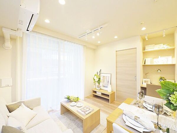 キッチンからすべてが見渡せ、キッチンやダイニングからもテレビが見えます。キッチンで作業をしている人が、ダイニングやリビングにいる家族を見渡すことができ、孤立せずに家事ができます。