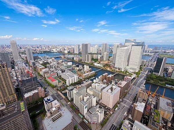 高層階は日当たりが良く、窓を開ければ風の通りも良く充分に換気ができます。 また近隣にマンションが建つなどして日当たりや風通しが変化するリスクが少なくて済みます