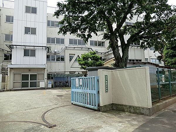 世田谷区立瀬田中学校 徒歩4分。 270m