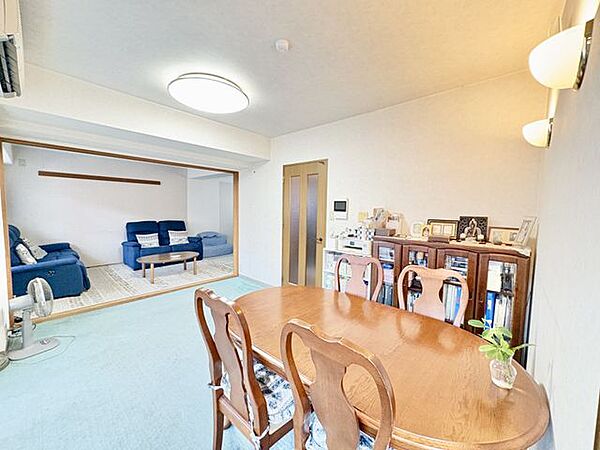 5階リビングは、扉を開放して広々とした1大空間として使うのはもちろん、和室部分を仕切れば独立した個室としても活用可能！ライフスタイルや家族構成の変化に合わせて、柔軟にお部屋の使い方を変えられます。