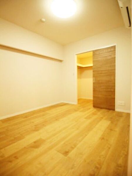 広さを抑えたお部屋は、小さいお子様のお部屋としてはもちろんの事、趣味部屋、書斎やテレワークのスペースとしても、様々な用途で活用することができます。また、状況に応じて物置としての利用も可能です。