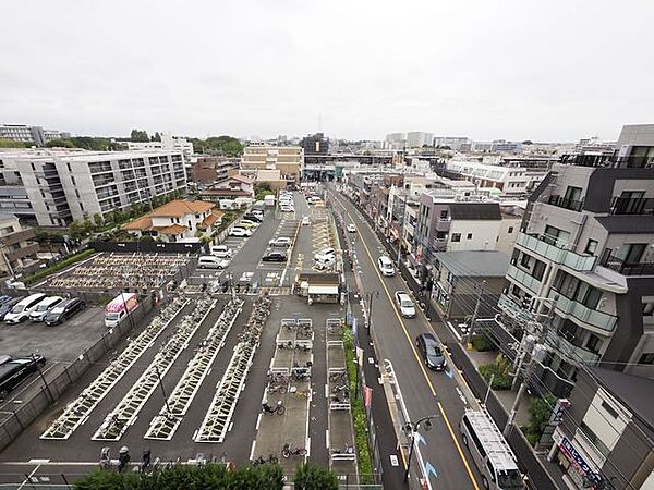 高層階は日当たりが良く、窓を開ければ風の通りも良く充分に換気ができます。 また近隣にマンションが建つなどして日当たりや風通しが変化するリスクが少なくて済みます。