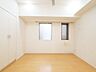寝室：窓は採光だけではなく、通風の面からみても大切な役割を果たします。明るく通風の優れた居室は寝室、子供部屋のどちらでも最適です。