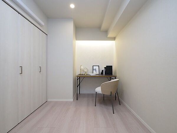 広さを抑えたお部屋は、小さいお子様のお部屋としてはもちろんの事、趣味部屋、書斎やテレワークのスペースとしても、様々な用途で活用することができます。また、状況に応じて物置としての利用も可能です。