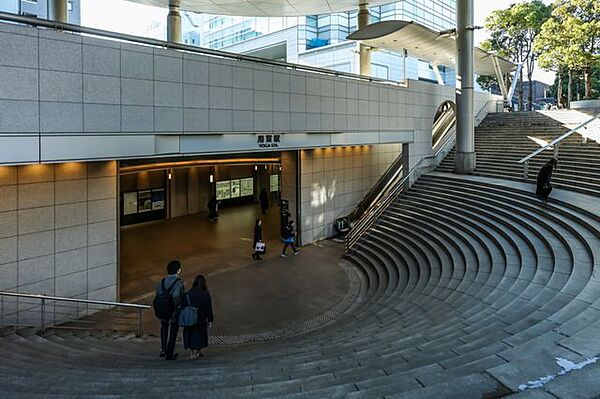 用賀駅(東急電鉄 田園都市線) 徒歩9分。 670m
