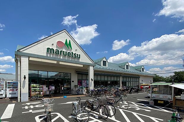 マルエツ 東菅野店　徒歩約8分　609ｍ　営業時間：9：00〜21：50。Scan＆Goでスムーズに会計もできてます。