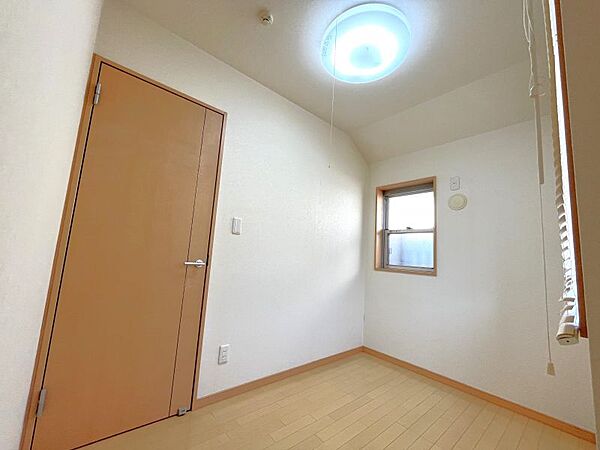 全室二面採光で明るい光が差し込みます☆