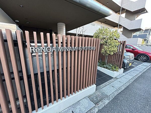 宅配ボックスがあり、荷物を受け取れない時も便利！