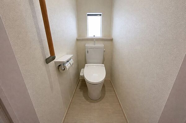 1階2階それぞれに温水洗浄便座でおトイレがあります！※AI加工済みです。