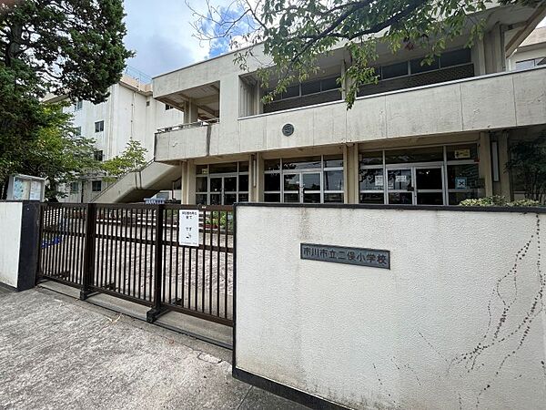 二俣小学校まで　550m　徒歩約7分●教育目標「未来を見つめ　今をしっかり生きる子の育成」「・豊かな心の子　・健やかな体の子　・確かな学力を身につけた子」