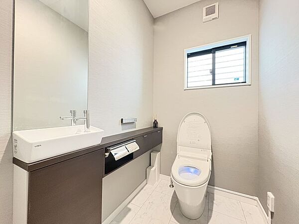 トイレは暖房便座付！寒い日はほっとします