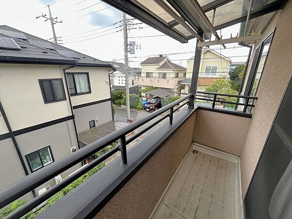 バルコニーは屋根付きで、急な雨が来ても安心です♪