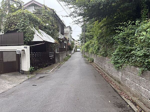 近隣には商店が揃い、毎日のお買い物にも便利な環境です♪