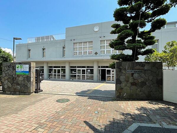 第四中学校まで1300m　徒歩約17分
