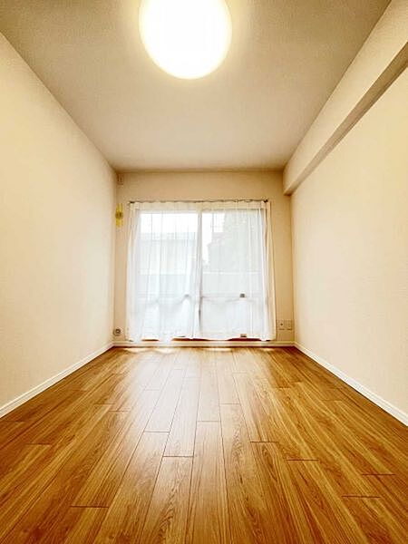 各洋室には収納があるのでお部屋を広く使うことができます♪