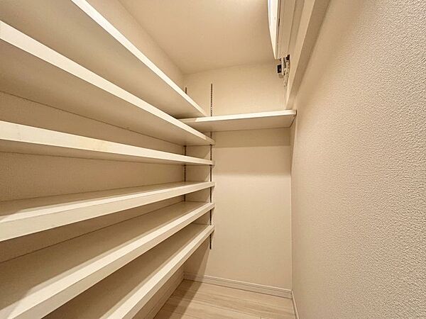 ご家族の靴がたっぷり収納でき、玄関が片付きます♪※一部CG加工により残置物を除去しています。