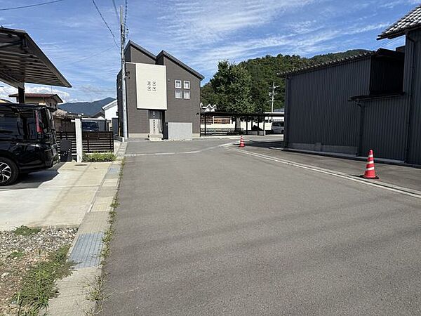 前面道路（西から東）