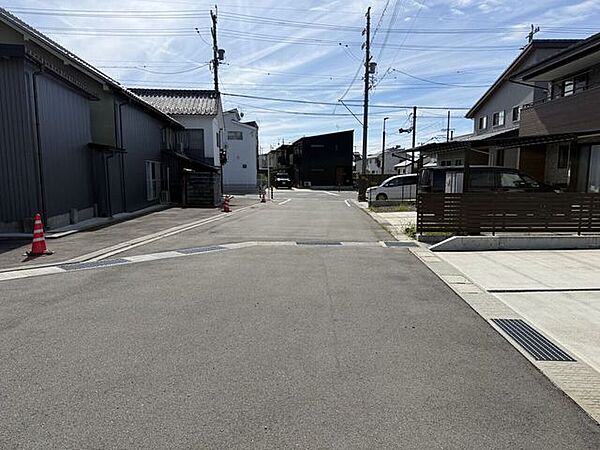 前面道路（東から西）