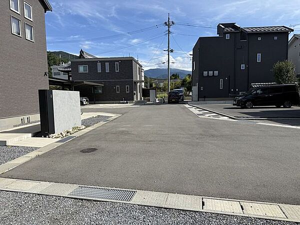 前面道路（北から南）