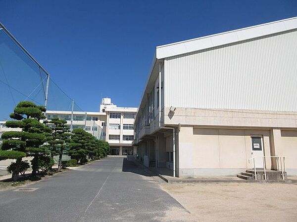 岡山市立高島中学校岡山市立高島中学校 880m
