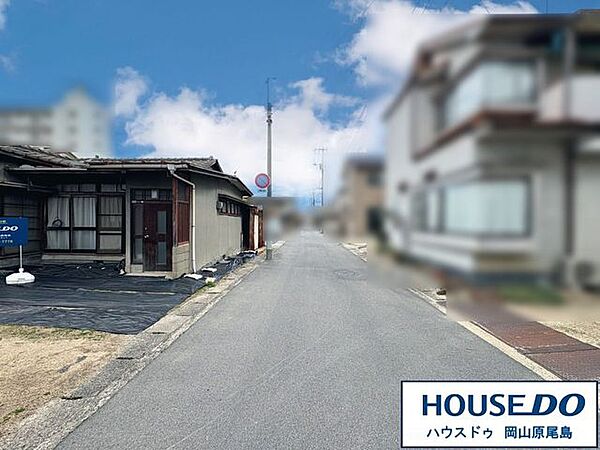 東側前面道路は約5.3ｍのゆとりある広さの幅員です。