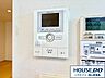 室内：モニター付きインターフォンで玄関を確認しなくても誰が来たのかすぐわかるので防犯効果を高めることもでき、お子様のお留守番も安心です。