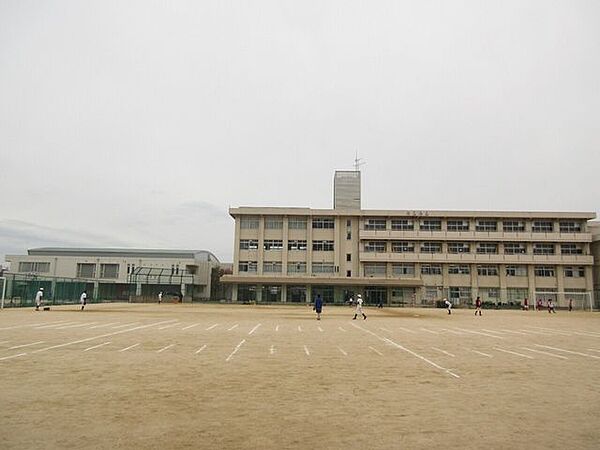 岡山市立東山中学校 2220m