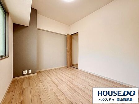 シンプルなお部屋だからこそ趣味に合わせて快適に使えますね。クローゼット付きでお部屋をすっきり見せる事が出来ます♪