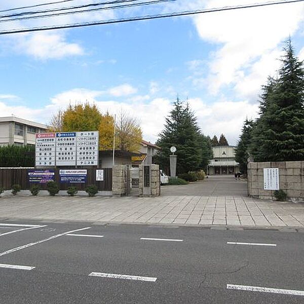 岡山県立岡山操山中学校岡山県立岡山操山中学校 230m