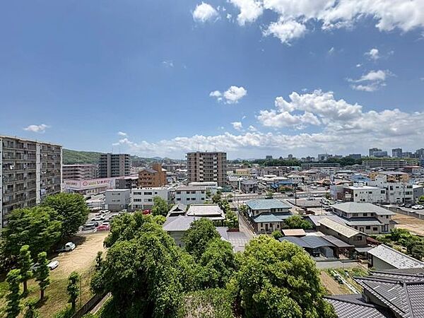 上層階8階部分のお部屋で、陽当り・通風・眺望も良好です！