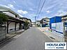 外観：南側前面道路は約5.1ｍの幅員です。
