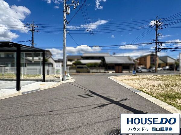 西側前面道路は約6.0ｍの幅員です。