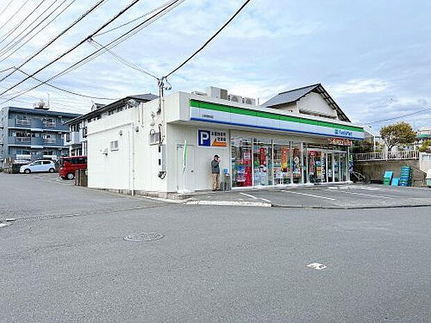 【コンビニエンスストア】ファミリーマート　三島壱町田店まで914ｍ