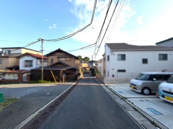 北西側前面道路