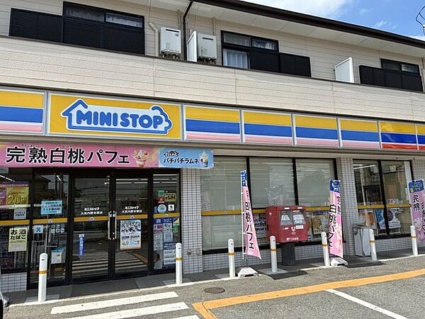 ミニストップ大宮内野本郷店 882m