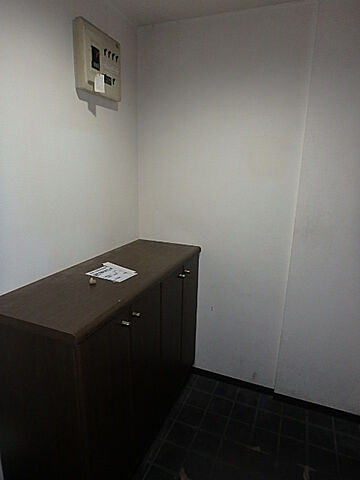 玄関 グラン・ドムール西岡 1階/-