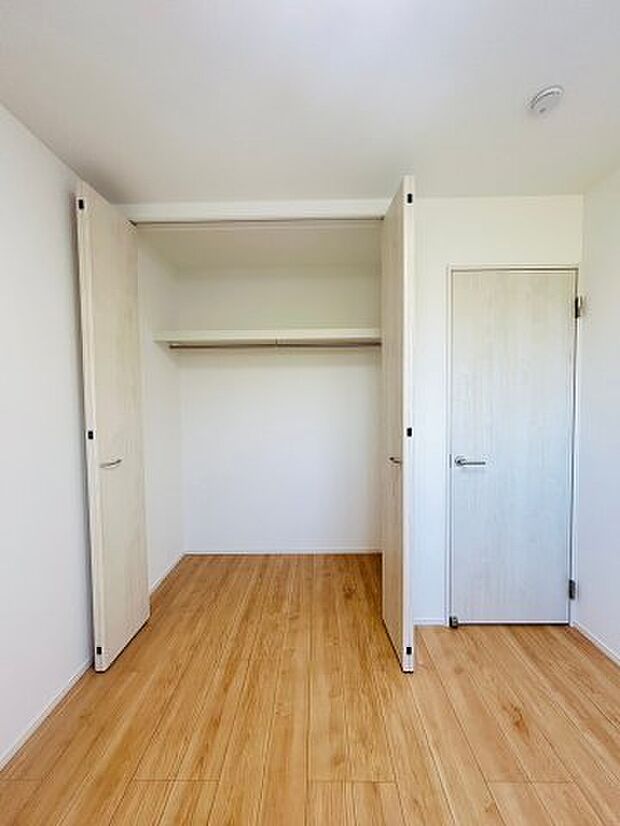 各居室に収納があるのでお部屋が広く使えます。