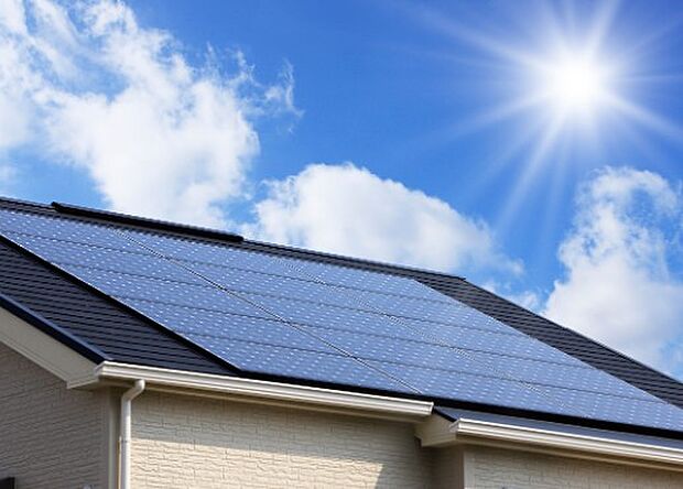 太陽光発電システムを搭載しており、自家発電で電気をまかなう事が出来るので、光熱費がお得になります。