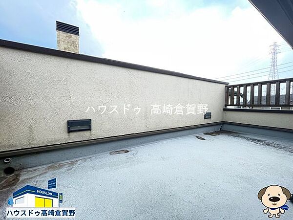 チェアやテーブルを置けば、朝のコーヒーや読書タイムにぴったりのプライベート空間に。